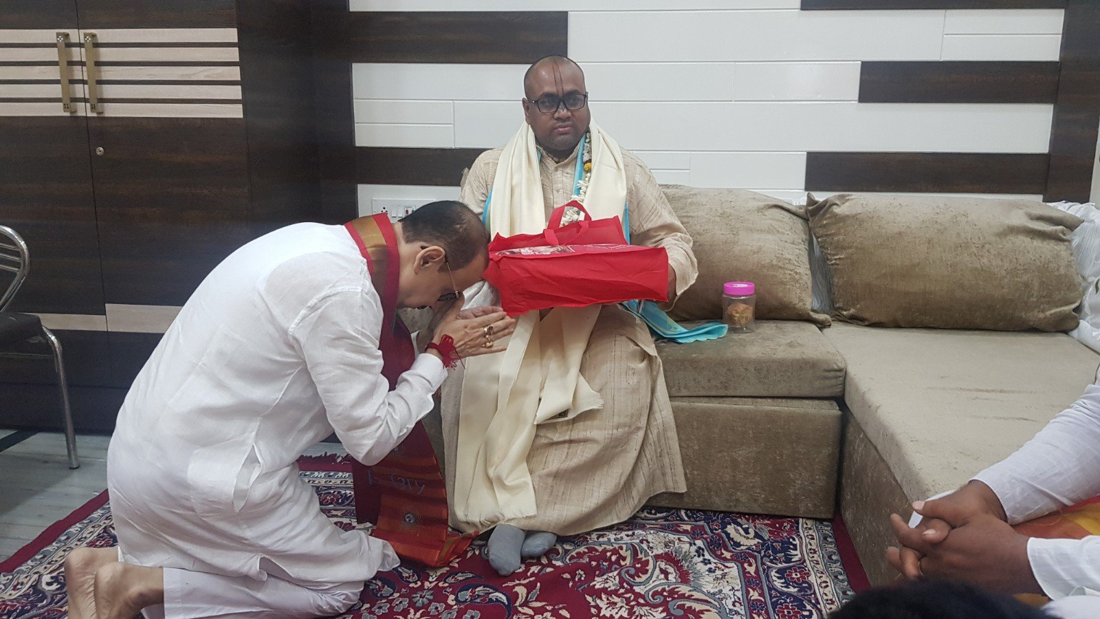  Visiting devotees. Asansol. 2019.11.23